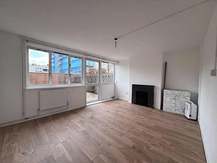 3 Bedroom Maisonette To Rent In Dagobert House, Smithy Street, Stepney Green, E1