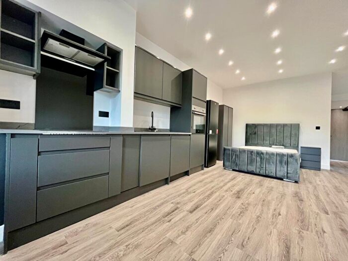 Flat To Rent In Kirkstall Road, LS4