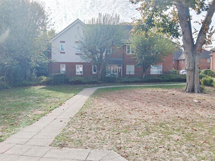 2 Bedroom Flat For Sale In Reid Close, Hayes, UB3