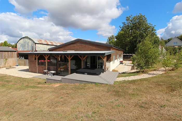 4 Bedroom Bungalow To Rent In Lower Tale, Payhembury, Honiton, EX14