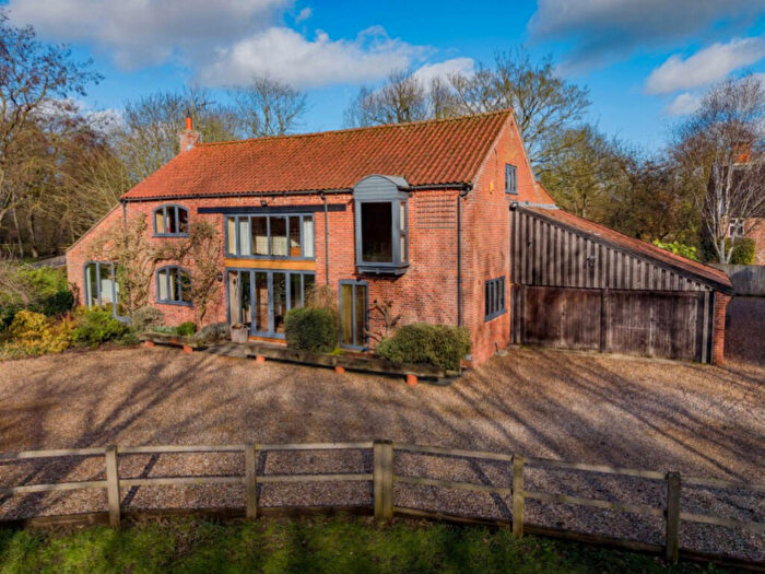 4 Bedroom Barn Conversion For Sale In Stone Lane, Twyford, NR20