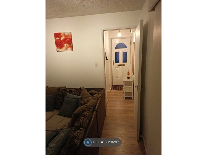 1 Bedroom Flat To Rent In Emerald Close, London, E16