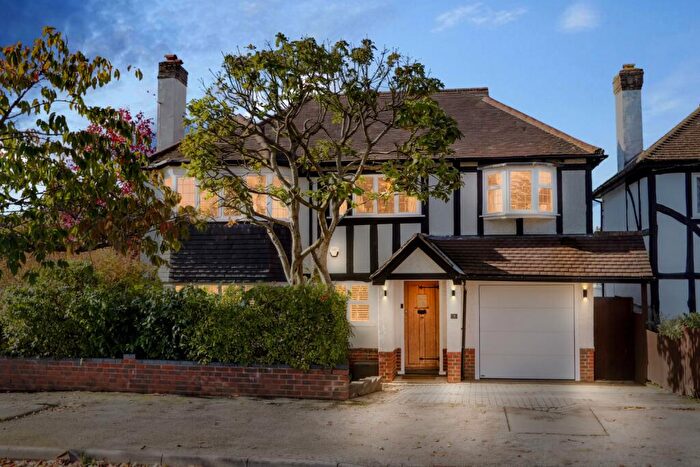 5 Bedroom Detached House For Sale In Whitehorse Drive, Epsom, KT18