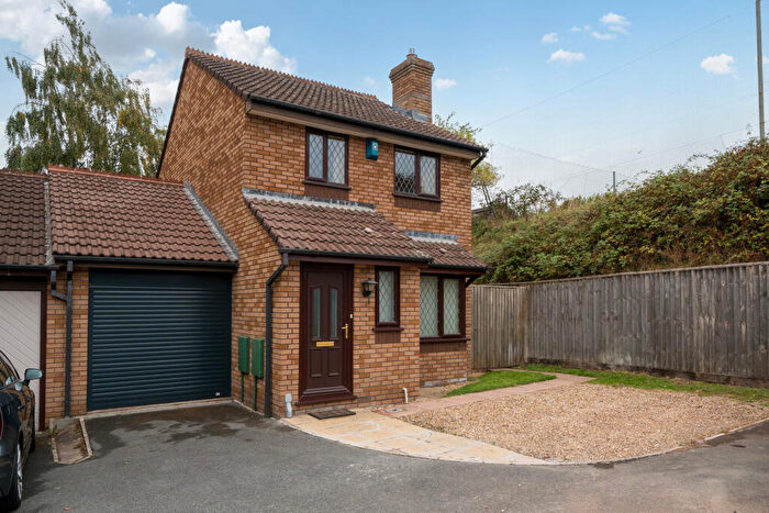 3 Bedroom Link Detached House For Sale In Reddaway Drive, Exminster, Exeter, Devon, EX6