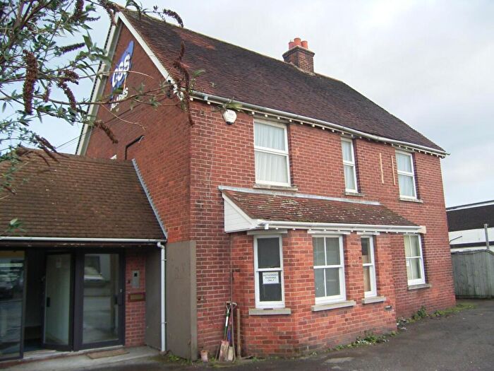 2 Bedroom Flat To Rent In First Floor Flat, Hambridge Road, Newbury, West Berkshire, RG14