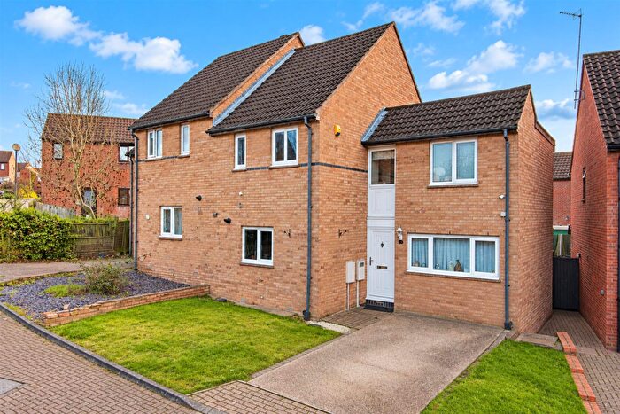 4 Bedroom Semi-Detached House To Rent In Robertson Close, Shenley Church End, MK5