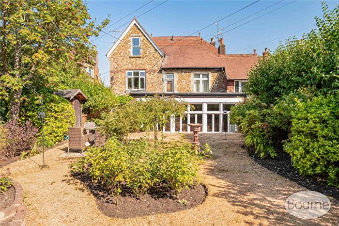 2 Bedroom Apartment For Sale In Sydney Place, Guildford, Surrey, GU1