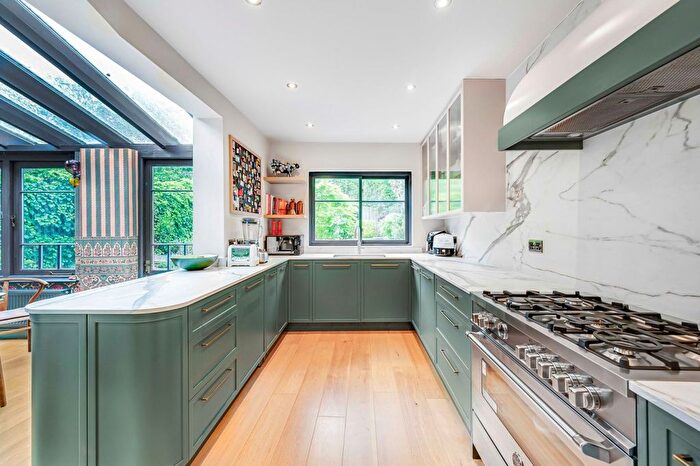 5 Bedroom Flat To Rent In Redston Road, London, N8