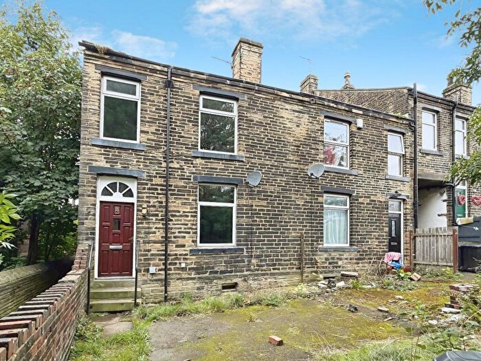 2 Bedroom End Of Terrace House For Sale In South Parade, Cleckheaton, BD19