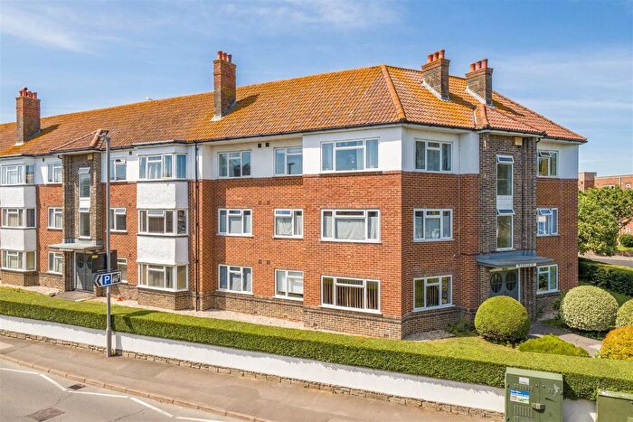 2 Bedroom Flat For Sale In West Court, Bridport, DT6