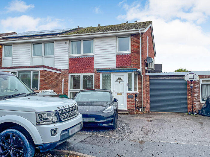 3 Bedroom Semi-Detached House For Sale In Chichester Close, Hedge End, SO30