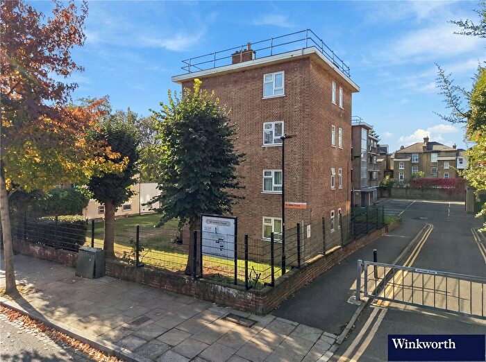3 Bedroom Flat For Sale In St Johns Court, Queens Drive, N4