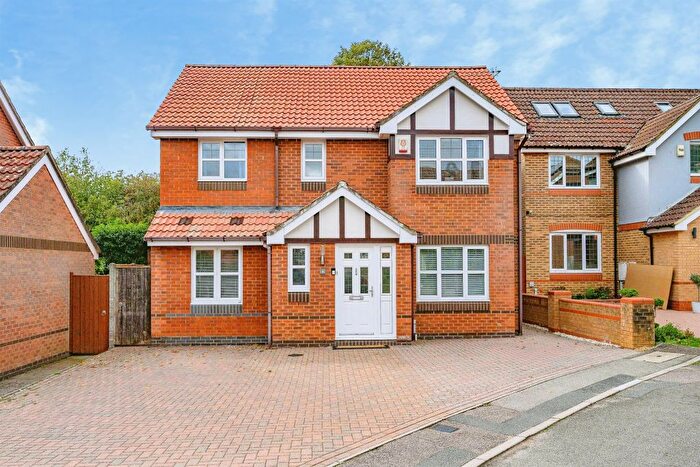 5 Bedroom Detached House For Sale In Little Catherells, Hemel Hempstead, HP1