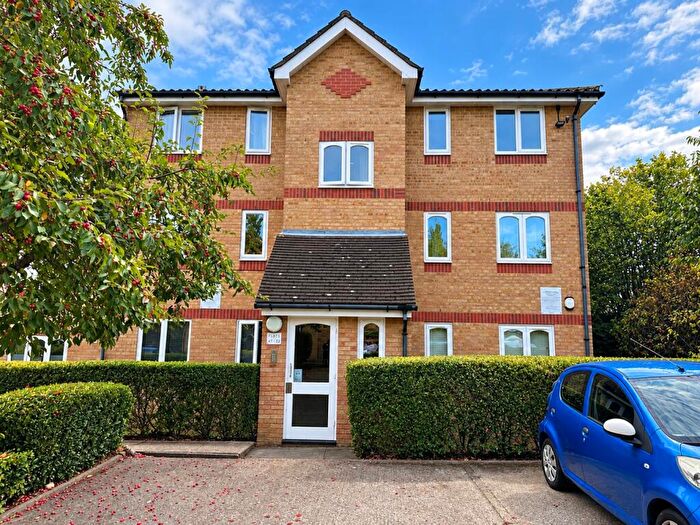 Apartment To Rent In Waddington Close, Enfield, EN1
