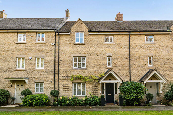 4 Bedroom Terraced House For Sale In London Road, Chipping Norton, OX7