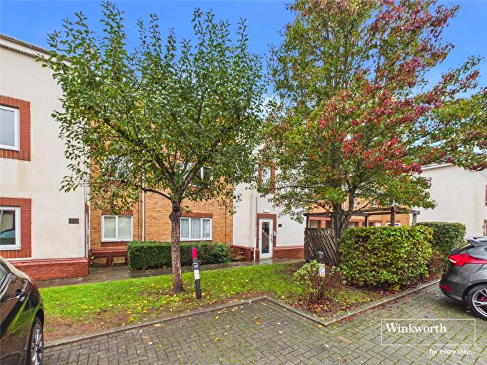 2 Bedroom Apartment To Rent In Redshank Court, Thatcham, Berkshire, RG19