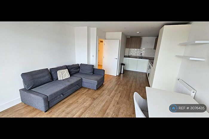 1 Bedroom Flat To Rent In Anderson Square, London, E3