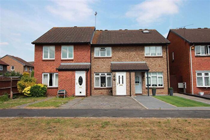 1 Bedroom Maisonette For Sale In Camellia Close, Romford, RM3