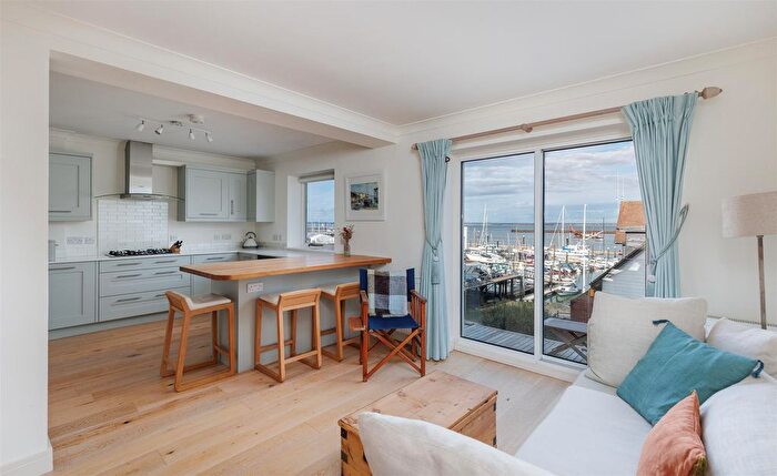 2 Bedroom Flat For Sale In Cowes, Isle Of Wight, PO31
