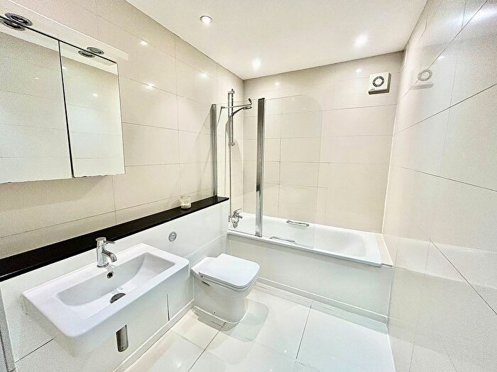 2 Bedroom Flat To Rent In Anton House, London, E4