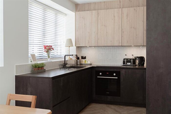 2 Bedroom Apartment To Rent In Bell Street, Reigate, RH2