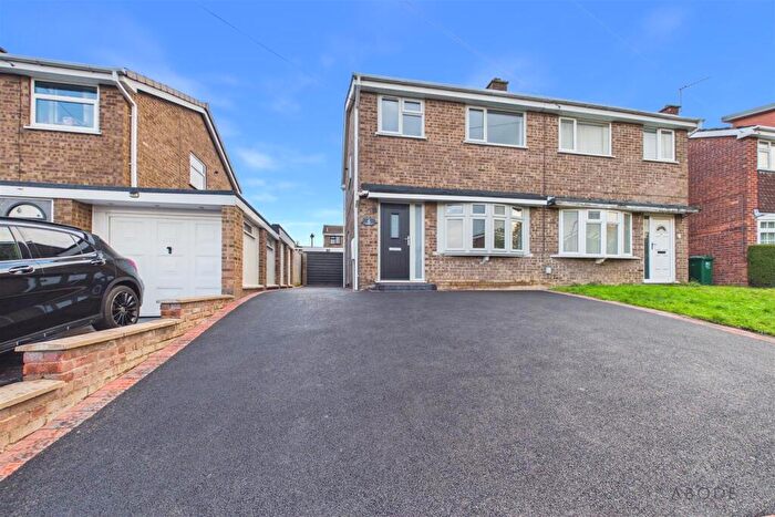 3 Bedroom Semi-Detached House For Sale In Randall Drive, Swadlincote, DE11