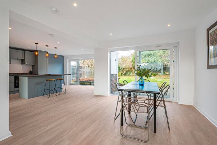 4 Bedroom Detached House For Sale In Arundel Road, Peacehaven, BN10