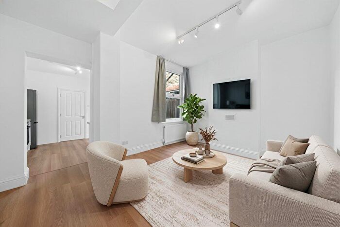 1 Bedroom Flat To Rent In Carr Road, Walthamstow, E17
