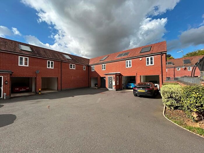 1 Bedroom Flat For Sale In Narrowboat Lane, Northampton, NN4