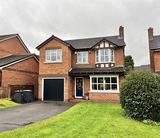 4 Bedroom Detached House For Sale In Richmond Close, Hadfield, Glossop, SK13