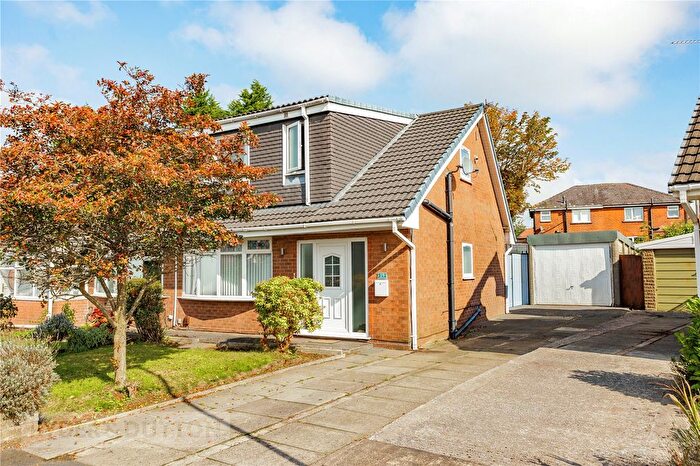 3 Bedroom Semi-Detached House For Sale In Taunton Road, Chadderton, Oldham, OL9