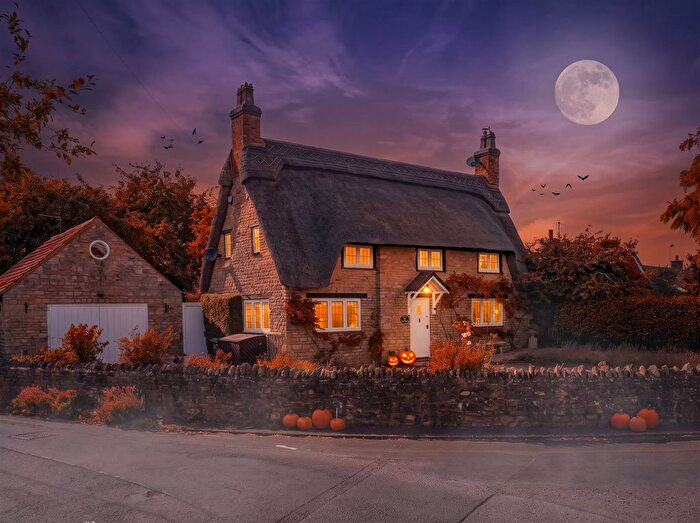 2 Bedroom Cottage For Sale In Main Street, Slipton, NN14