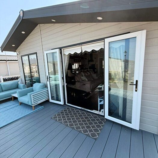 2 Bedroom Park Home For Sale In Seaview Holiday Park, CT5