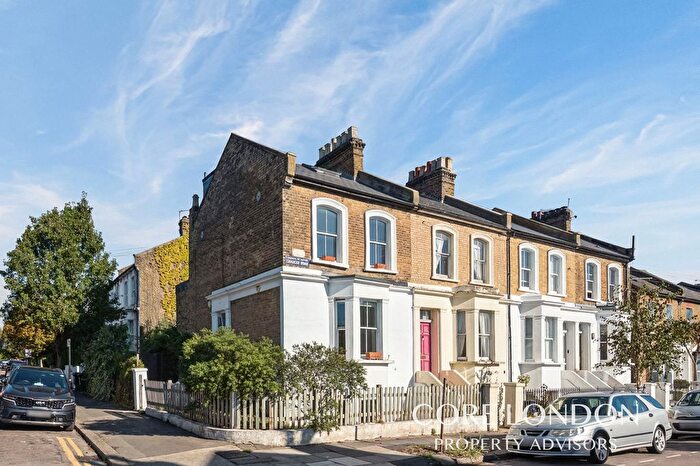 3 Bedroom Flat For Sale In Spencer Road, Acton, W3