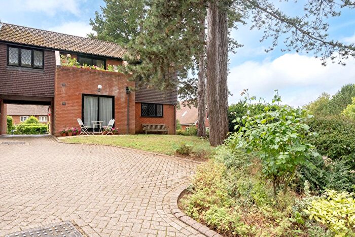 2 Bedroom Flat For Sale In Harrowlands Park, Dorking, RH4