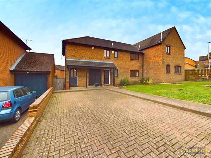 2 Bedroom Maisonette For Sale In Broad Hinton, Twyford, Reading, Berkshire, RG10