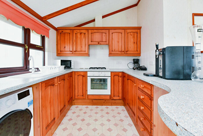 2 Bedroom Park Home For Sale In Chippenham, Wiltshire, SN14
