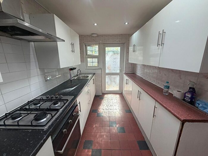 6 Bedroom Terraced House To Rent In Dudley Road, Southall, UB2