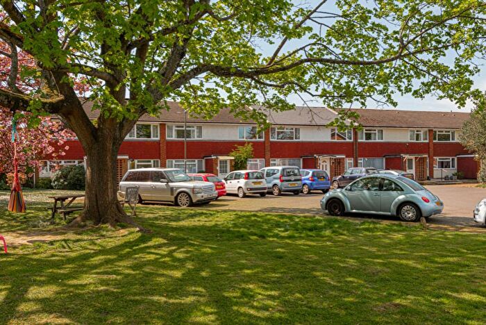 3 Bedroom Flat For Sale In Moat Court, Ashtead, KT21