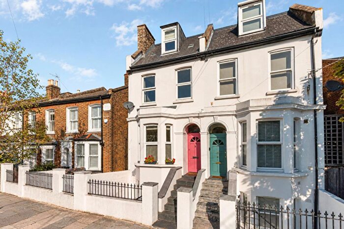 3 Bedroom Maisonette For Sale In Shakespeare Road, Poets Corner, Acton, London, W3