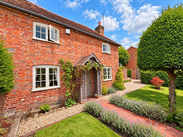 3 Bedroom Semi-Detached House For Sale In Lyndhurst Road, Brockenhurst, SO42