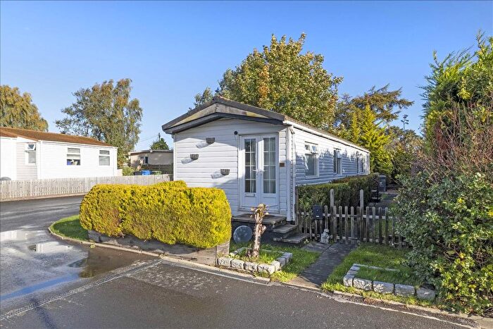 1 Bedroom Park Home For Sale In Cedar Road, Nivensknowe Park, Loanhead, EH20