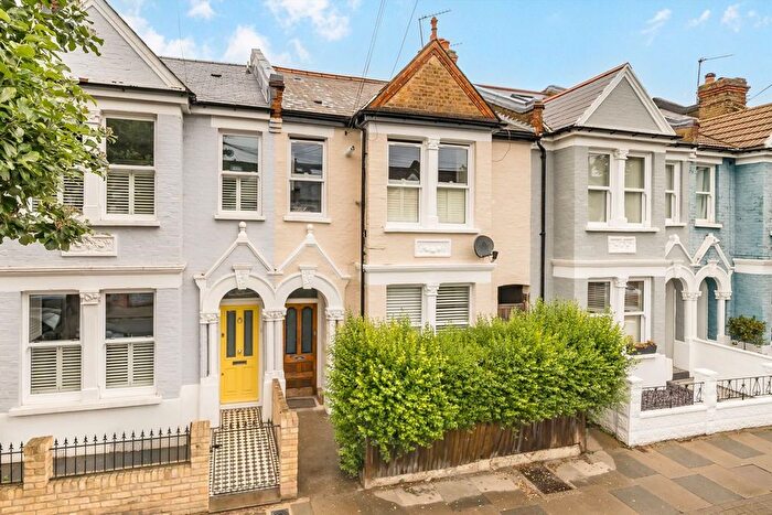 1 Bedroom Flat To Rent In Strathville Road, Earlsfield, SW18