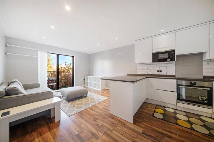 1 Bedroom Apartment For Sale In Kings Quarter Apartments, Copenhagen Street, London, N1