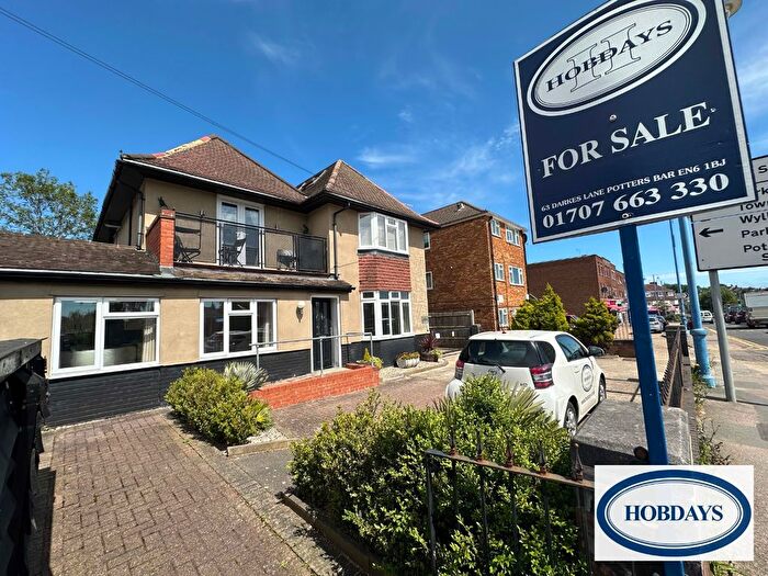 2 Bedroom Flat For Sale In Vine Court, Mutton Lane, Potters Bar, Hertfordshire, EN6