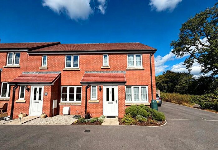 3 Bedroom End Of Terrace House For Sale In Maple Road, SP7