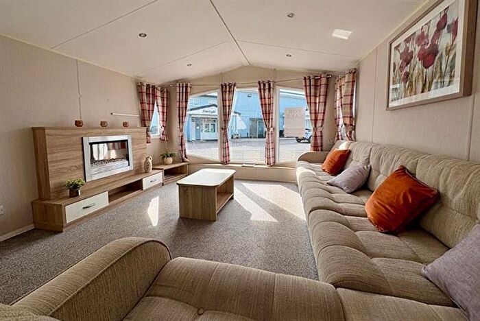 2 Bedroom Mobile/park Home For Sale In North Sea Lane, Humberston, Grimsby, DN36