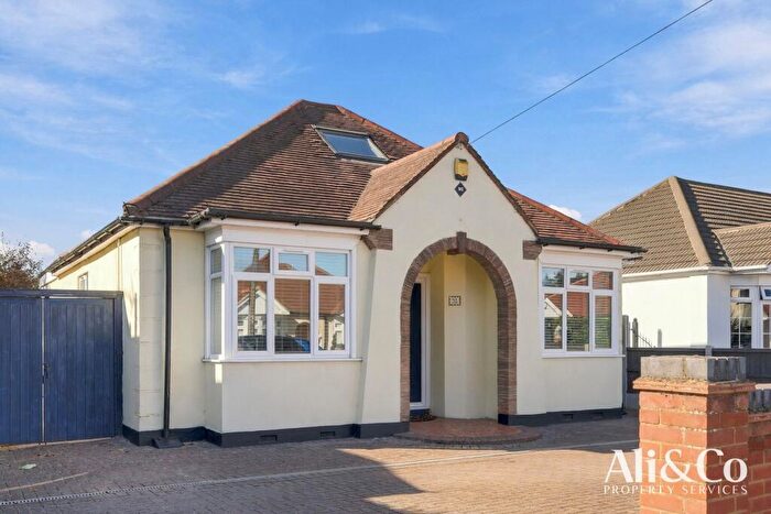 4 Bedroom Bungalow For Sale In Blackshots Lane, Grays, RM16