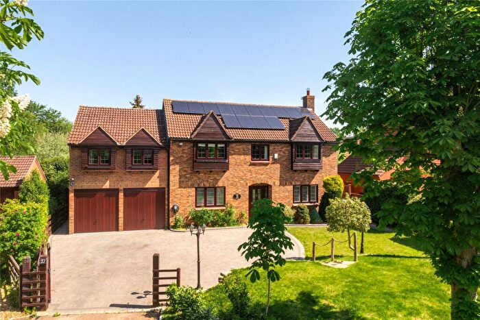 5 Bedroom Detached House For Sale In Tudor Gardens, Stony Stratford, Milton Keynes, Buckinghamshire, MK11