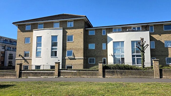 2 Bedroom Flat For Sale In Hogg Lane, Grays, RM17